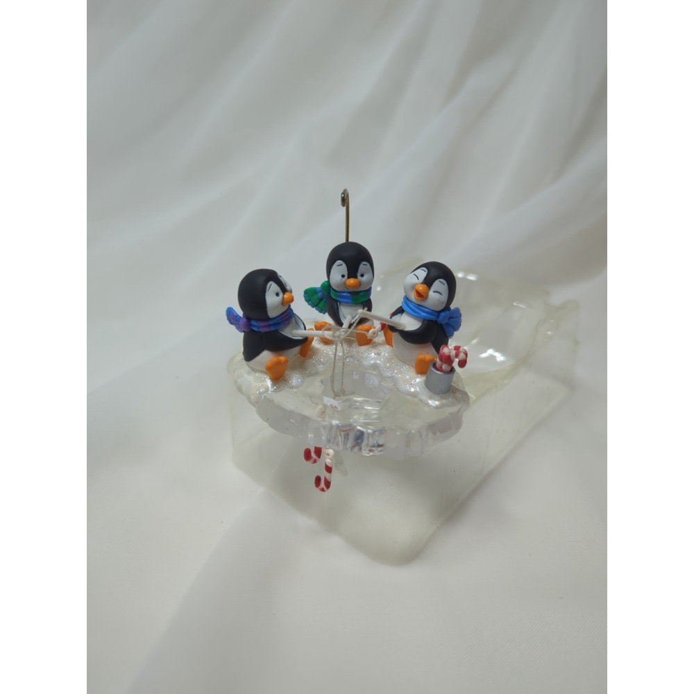 Hallmark Keepsake Ornament 2007 CHILLY FISHY FUN Christmas Decor In Box - Picture 3 of 3